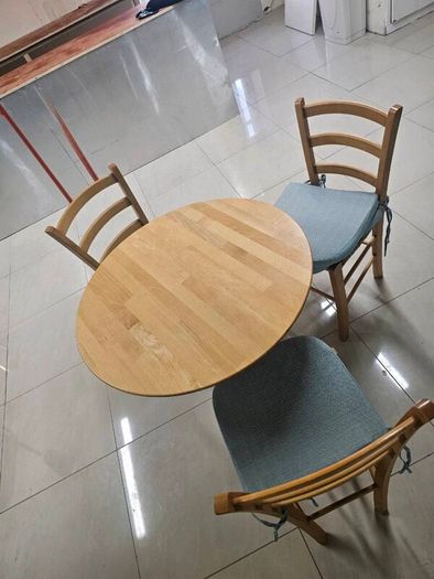 Dining table with Chairs
