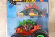 Hot Wheels 2024 Monster Trucks Motosaurus Combo with Dino Car 1:64 New Sealed