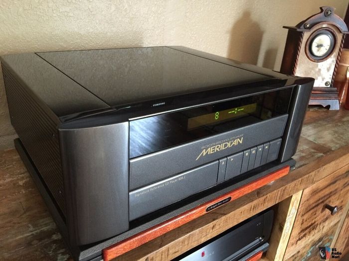 Hifi Gold Legendary Reference Signature Meridian 808.2  the most significant product in the history of the Compact Disc 16000 new Pristine condition with original Remote Signature Signed by Bob Stuart and Allen Boothroyd