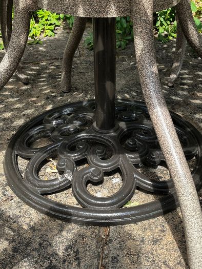 Cast Aluminium Garden Set & Umbrella (x2)