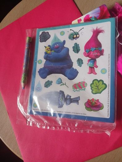 Trolls key chain colouring book and pen