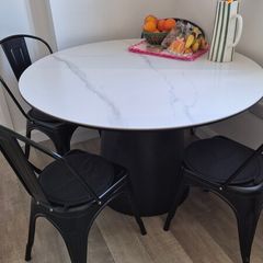round kitchen table