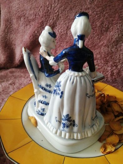 Large porcelain  Figurine by Leonardo Collection
