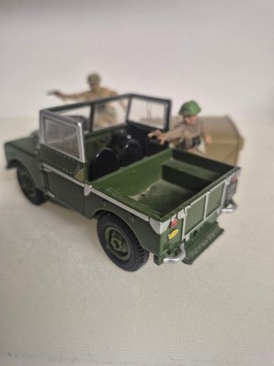 Britains deetail land rover & ww2 soldiers