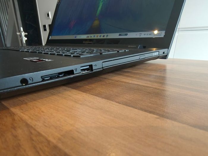 Lenovo G70 | Amd A8 | 17.3" Hd+ | Dvd | 8GB | 240GB | Win11