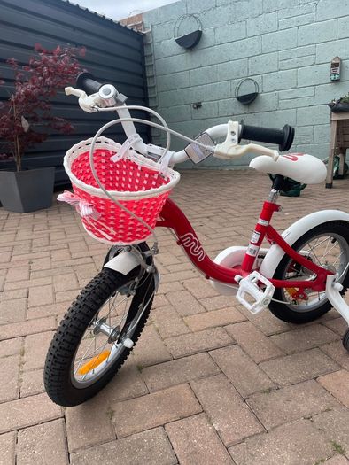 RoyalBaby Kids Bike with stabilisers and basked - Excellent Condition