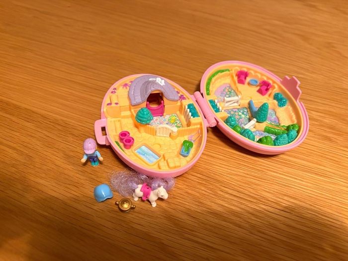 vintage polly pocket 1995 Shetland pony stables