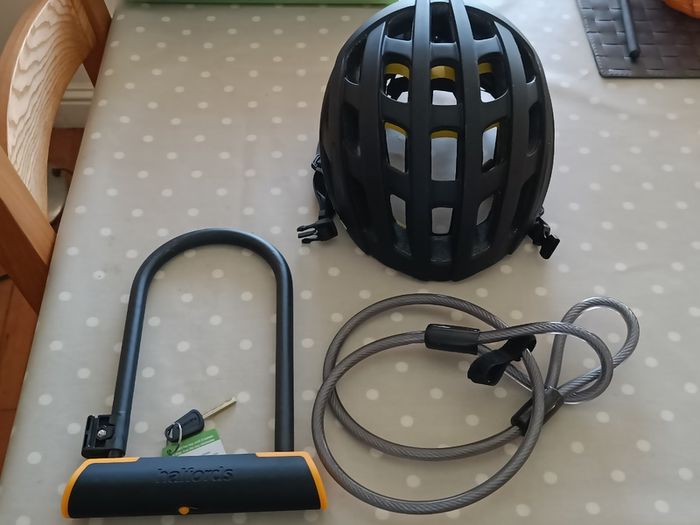 Carrera Parva Mens Hybrid Bike & Accessories