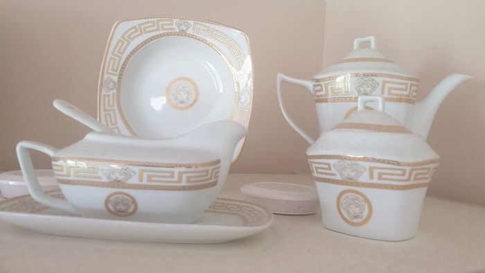 Brand New Vachaci Dinner set