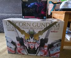 Unicorn Gundam Full Psycho-Frame Prototype Mobile Suit Perfect Grade with LED Unit