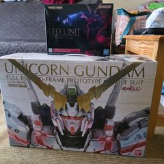 Unicorn Gundam Full Psycho-Frame Prototype Mobile Suit Perfect Grade with LED Unit