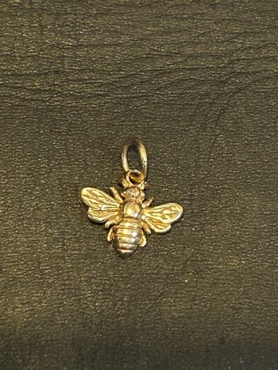 14k solid yellow gold (stamped) bee charm