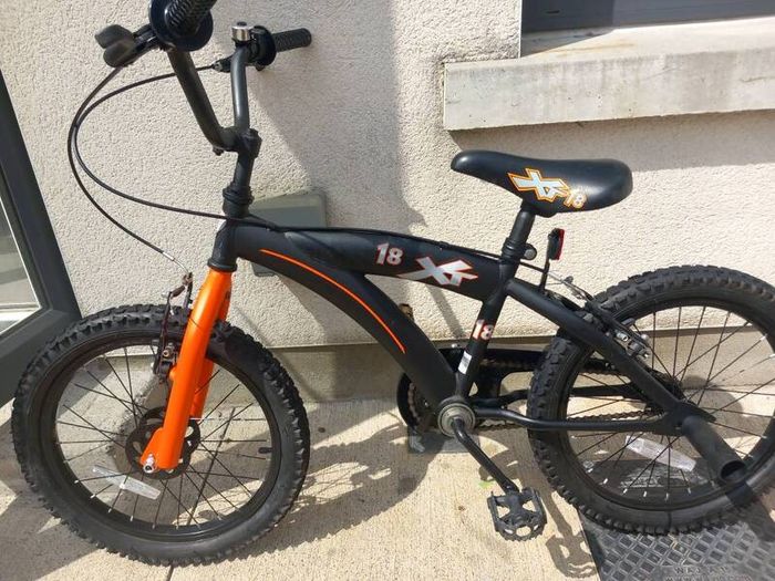 XR18 Kids bike size 18 inch wheels