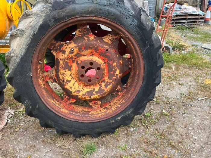 Fordson major wheels