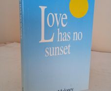 Love Has No Sunset: Exploring the Limitless Love of the Heart of Jesus by John Moloney (GT423)