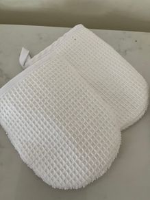 2 Face Cleansing Mits