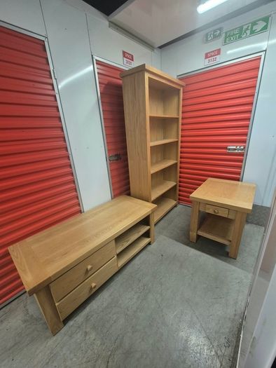 TV Table with 2 drawers and 2 shelves