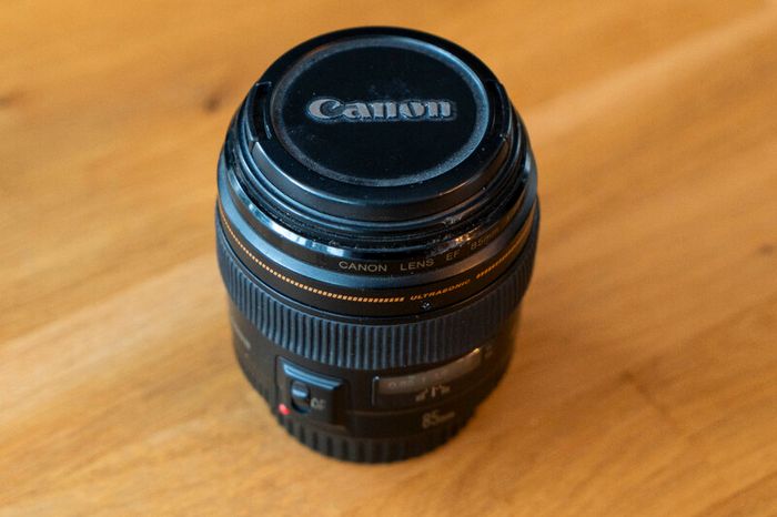 Canon EF 85mm f/1.8 USM lens
