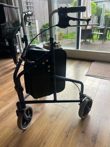 three wheel rollator
