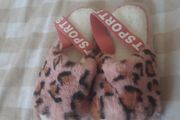 pink fluffy leopard print slippers