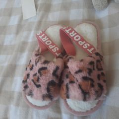 pink fluffy leopard print slippers
