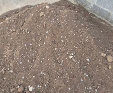 1 tonne Top Soil, (over ordered for garden). Eager to have move. Buyer needs to bring own bags for transport