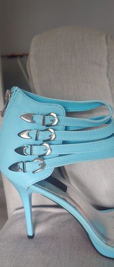 Sandals new reduced due to small damage size EU 40