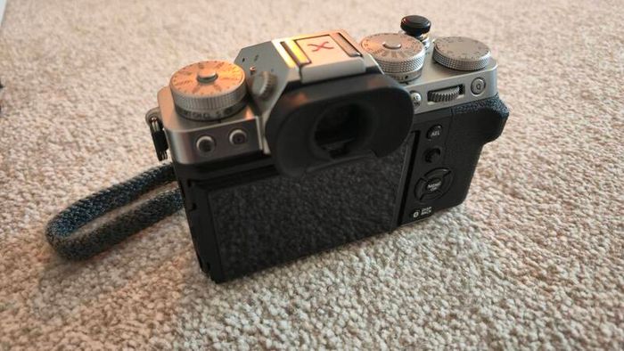 Fujifilm X-T5 Silver - Mint Condition - Low Shutter Count + Extras