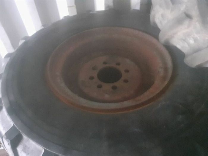 JCB 412 wheels & tyres x 4