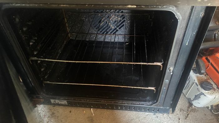 Hot point free standing cooker .  double oven and hob