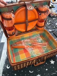 Unused picnic basket