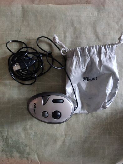 Handheld trackball mouse