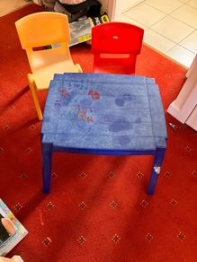 kids table and chairs