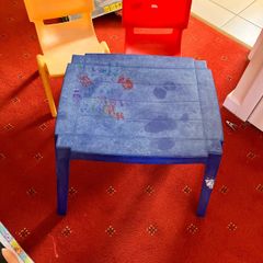 kids table and chairs