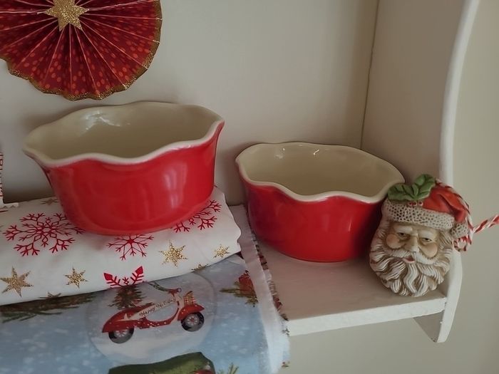 Christmas Bowls And Vintage Santa