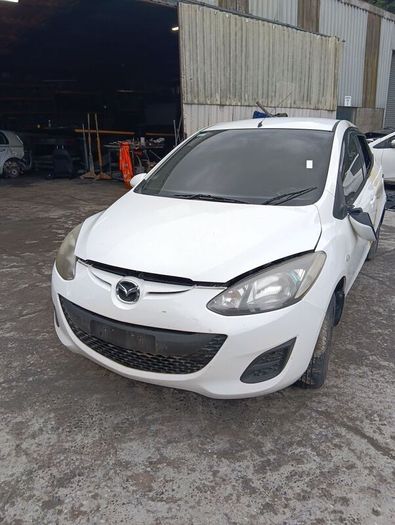 Breaking Mazda damio 2013 petrol