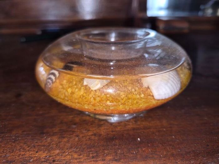 Tealight holder