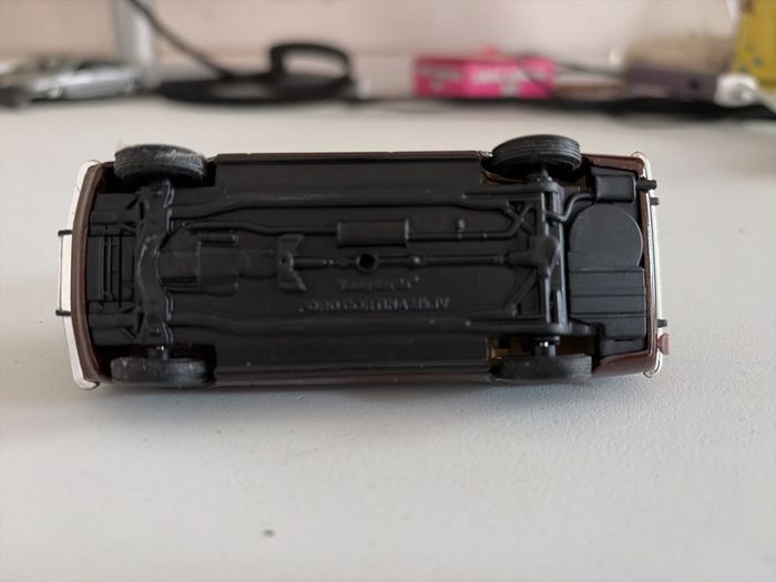 Vanguards Ford Cortina Mk4