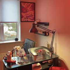 Beauty nail table