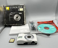 Nikon Digital Camera Coolpix L25 10.1MP White Tested + Full Kit - Boxed