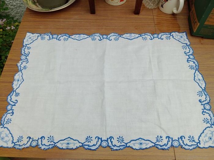 vintage linen, linen traycloth, hand embroidery