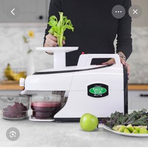 Juicer. Green star elite juicer