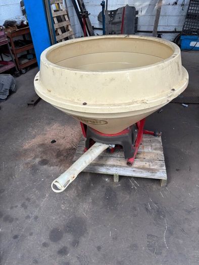 Fertiliser spinner