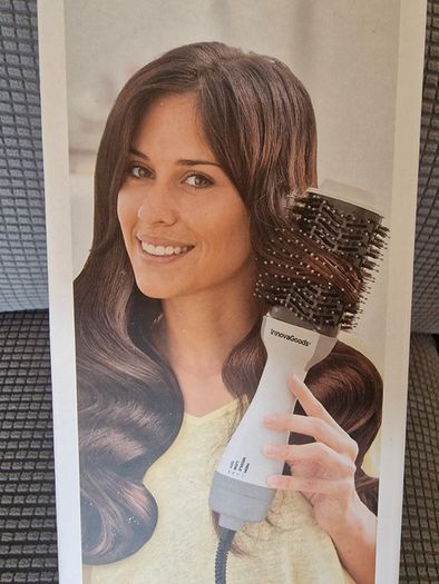 NEW InnovaGoods 1000W Ionic Volumising Hair Dryer Brush - Boxed