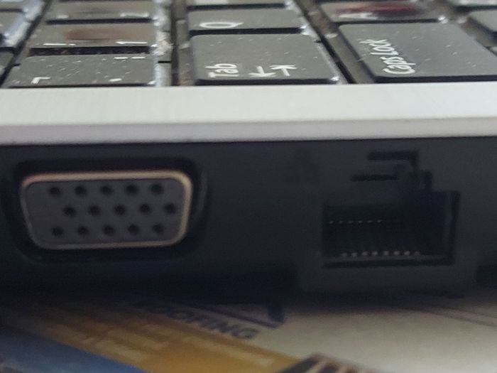 Samsung R530, Red, Intel Pentium Dual Core CPU T4400, 2.2GHz, Windows 7 Ultimate 32 bit, 4GB Ram, 150GB HDD, Opera, Chrome and VLC