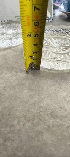 4 DIFFERENT ITMES- 1- Waterford Vintage Glandore Footed Candy Dish/ Compote 38.00 euro. 2- Set of 2 tipperary Vintage crystal Glass Coasters 18.00 euro. 3- Dublin Crystal bud vase 12.00 euro. 4- Nambe Lead Crystal Kissing Candle Sticks New 7 Inches Tall 1