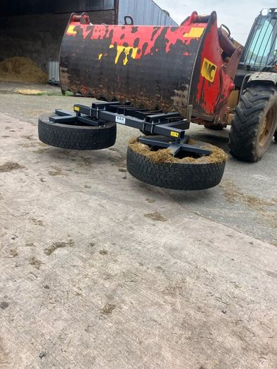 Silage wheel pushers