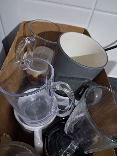 10 mugs / glasses