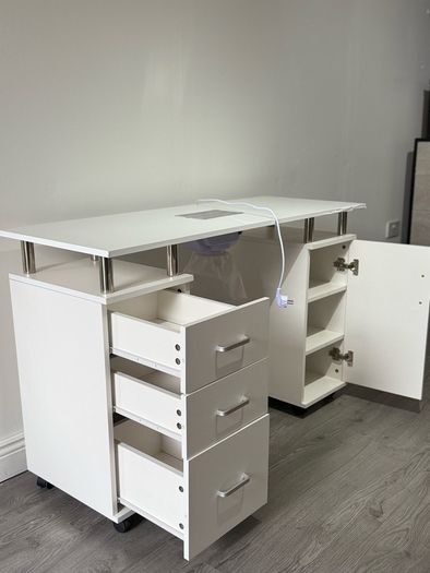 manicure table