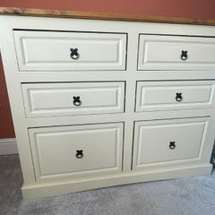 Chest of drawers